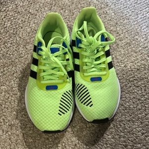 NWOB Adidas women’s sneakers. Size 7.5. Never worn, tried on in house only.